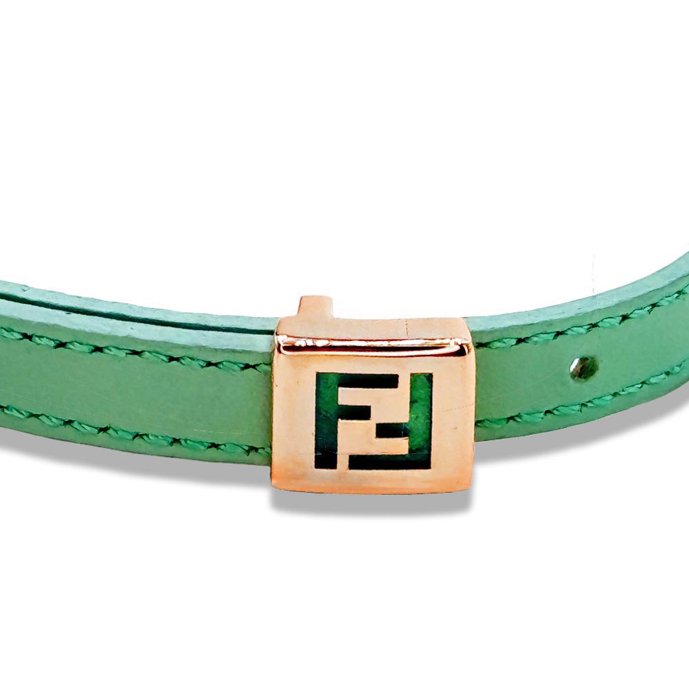 دستبند چرم نازک زنانه با پلاک طلا رزگلد طرح F زبرا گلد