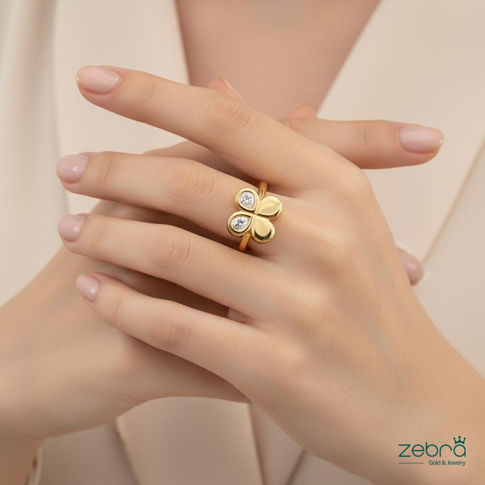 خرید انگشتر طلا زرد زنانه طرح گل چهارپر با نگین اشکی | ZG-R-044 | زبراگلد